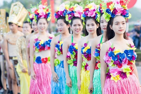 Tham gia lễ hội đường phố đặc sắc tại Carnaval Đồng Hới 2018 khi du lịch biển Nhật Lệ