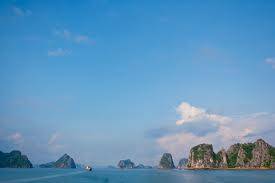 Khám Phá Hoang Đảo với bãi biển đẹp nguyên sơ như Hồng Vàn, Vàn Chải, Bắc Vàn, Vòm Si, Vụng Ông Viên