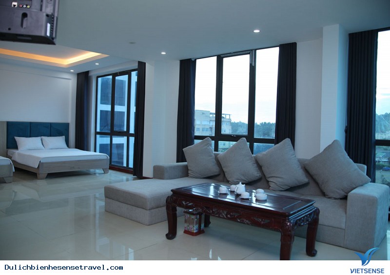 Khách sạn Sông La