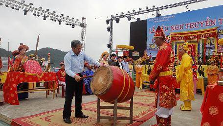 Đảo Cát Bà Tổ Chức Lễ Cầu Ngư, Ra Quân Vụ Cá Nam 2014 - Ảnh 3