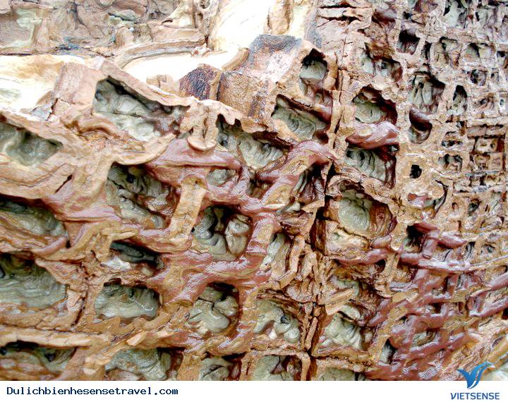 Độc Đáo Vách Núi Socola Trên Đảo Cô Tô - Ảnh 2 Độc Đáo Vách Núi Socola Trên Đảo Cô Tô - Ảnh 2