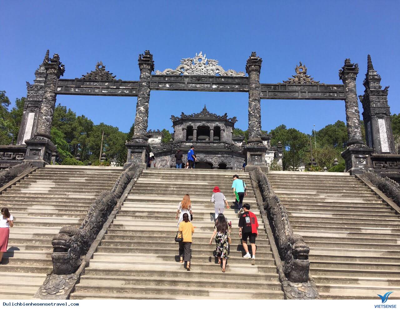 Quần thể các lăng vua nhà Nguyễn - Ảnh 1 Quần thể các lăng vua nhà Nguyễn - Ảnh 1