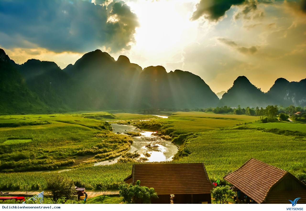 Suối Nước Moọc, Sông Chày, Hang Tối – Sức Hấp Dẫn Mới Của
 Quảng Bình - Ảnh 1