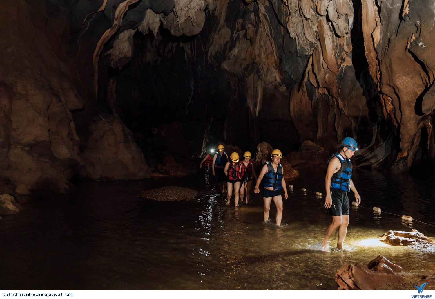 Suối Nước Moọc, Sông Chày, Hang Tối – Sức Hấp Dẫn Mới Của
 Quảng Bình - Ảnh 9