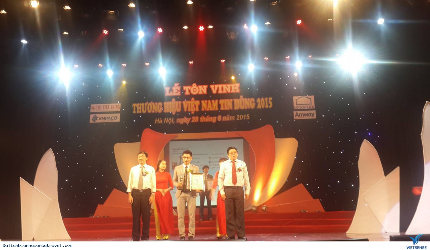 VietSense Travel vinh dự được tôn vinh Thương Hiệu Việt Nam Tin Dùng 2015 - Ảnh 3 VietSense Travel vinh dự được tôn vinh Thương Hiệu Việt Nam Tin Dùng 2015 - Ảnh 3